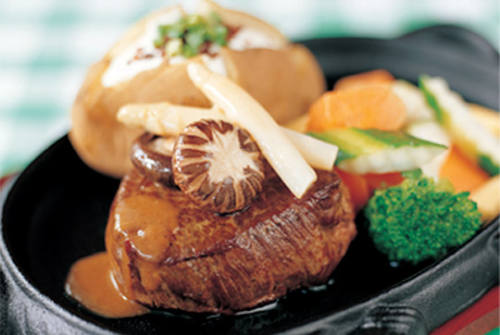 Tender eye fillet from Jack's Place, with a smattering of fresh vegetables and their signature sauce delivered islandwide in Singapore powered by Oddle