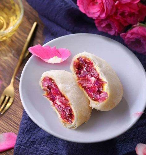 SHINSEN's rose petal pastry CNY goodies for Chinese New Year 2021. Delivery available islandwide in Singapore, powered by Oddle.