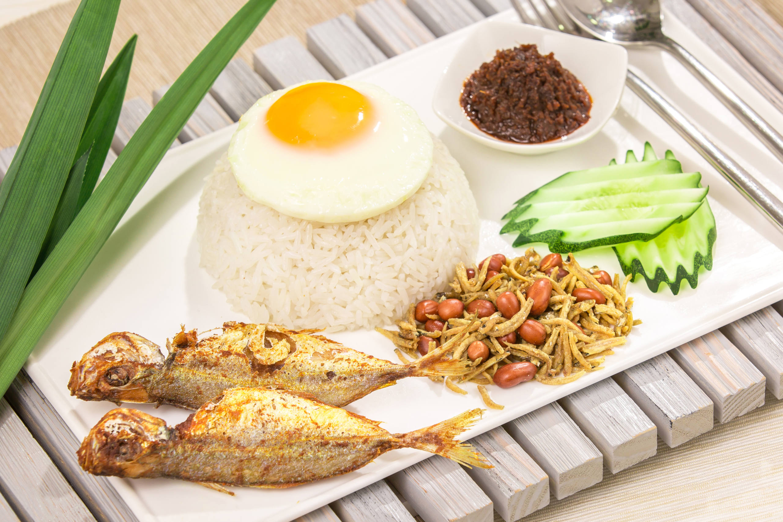 Double Fried Fish Set from Punggol Nasi Lemak. Delivered islandwide in Singapore powered by Oddle.
